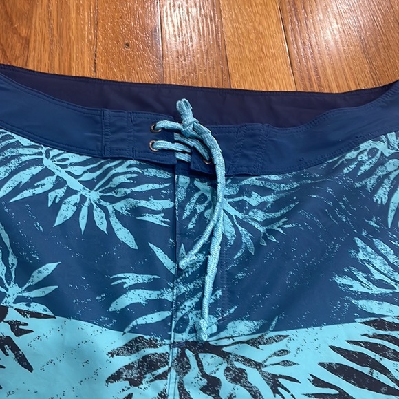 Patagonia swim shorts - Picture 3 of 5